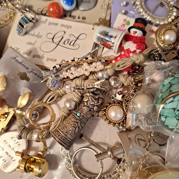 Vintage Accessories - 43 LOT misc bundle keyrings trinket boxes button covers buckles TREASURE HUNT